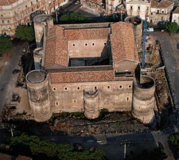 Ursino Castle Terrace Residence Aeroporto di Catania Fontana Rossa Esterno foto